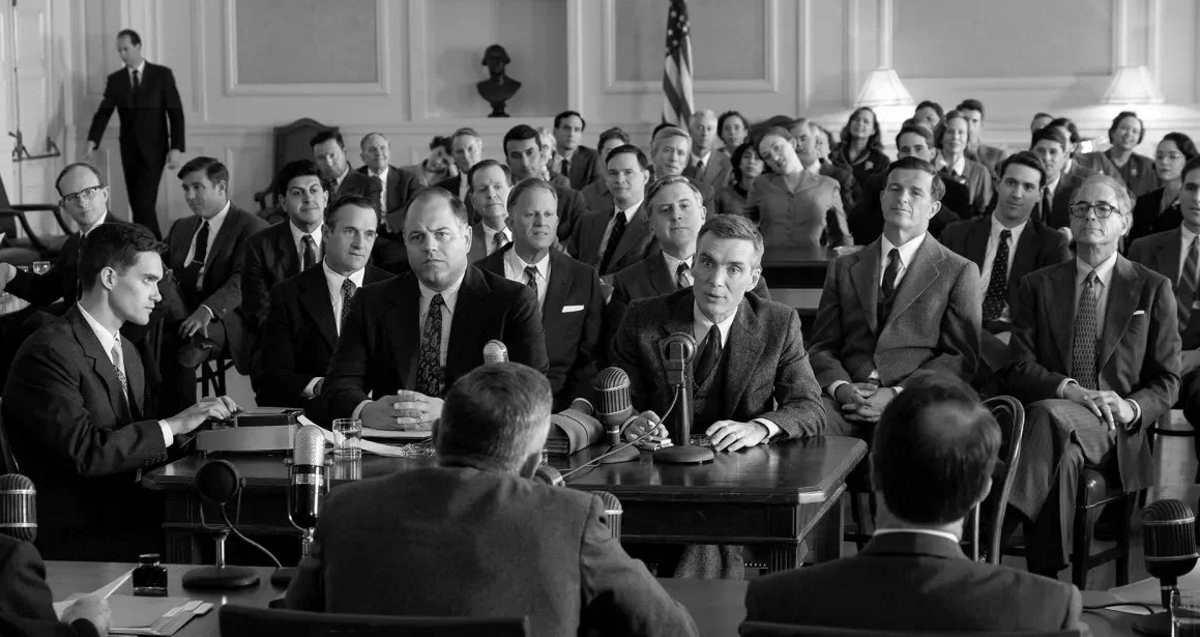 Обложка: кадр из фильма «Оппенгеймер» (2023)