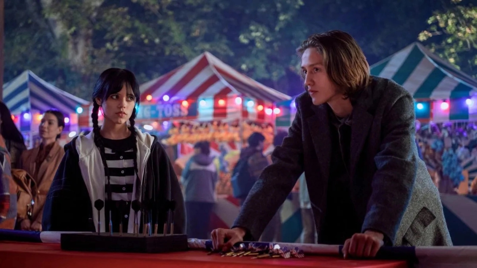 Обложка: кадр из сериала «Уэнсдэй» (2022)