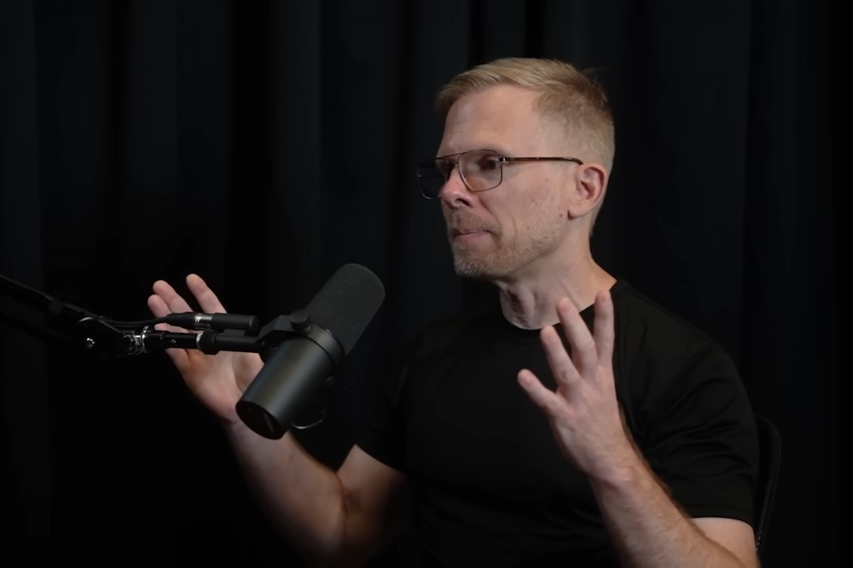 Обложка: кадр из интервью Лексу Фридману