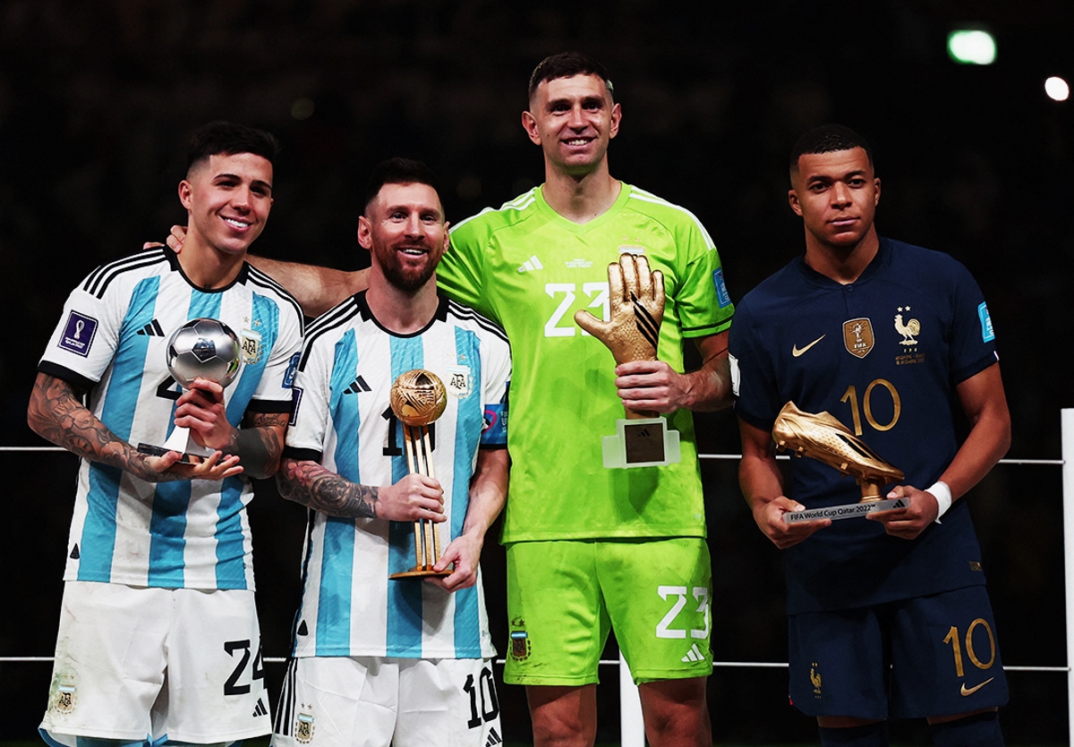 Обложка: Энцо Фернандес, Лионель Месси, Эмилиано Мартинес и Килиан Мбаппе