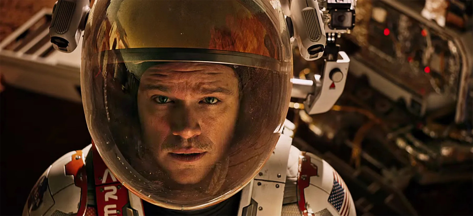 Обложка: Мэтт Дэймон в фильме «Марсианин» (2015)