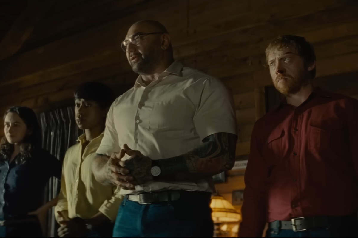 Обложка: скриншот "Канобу", кадр из фильма "Стук в дверь" (Knock at the Cabin)