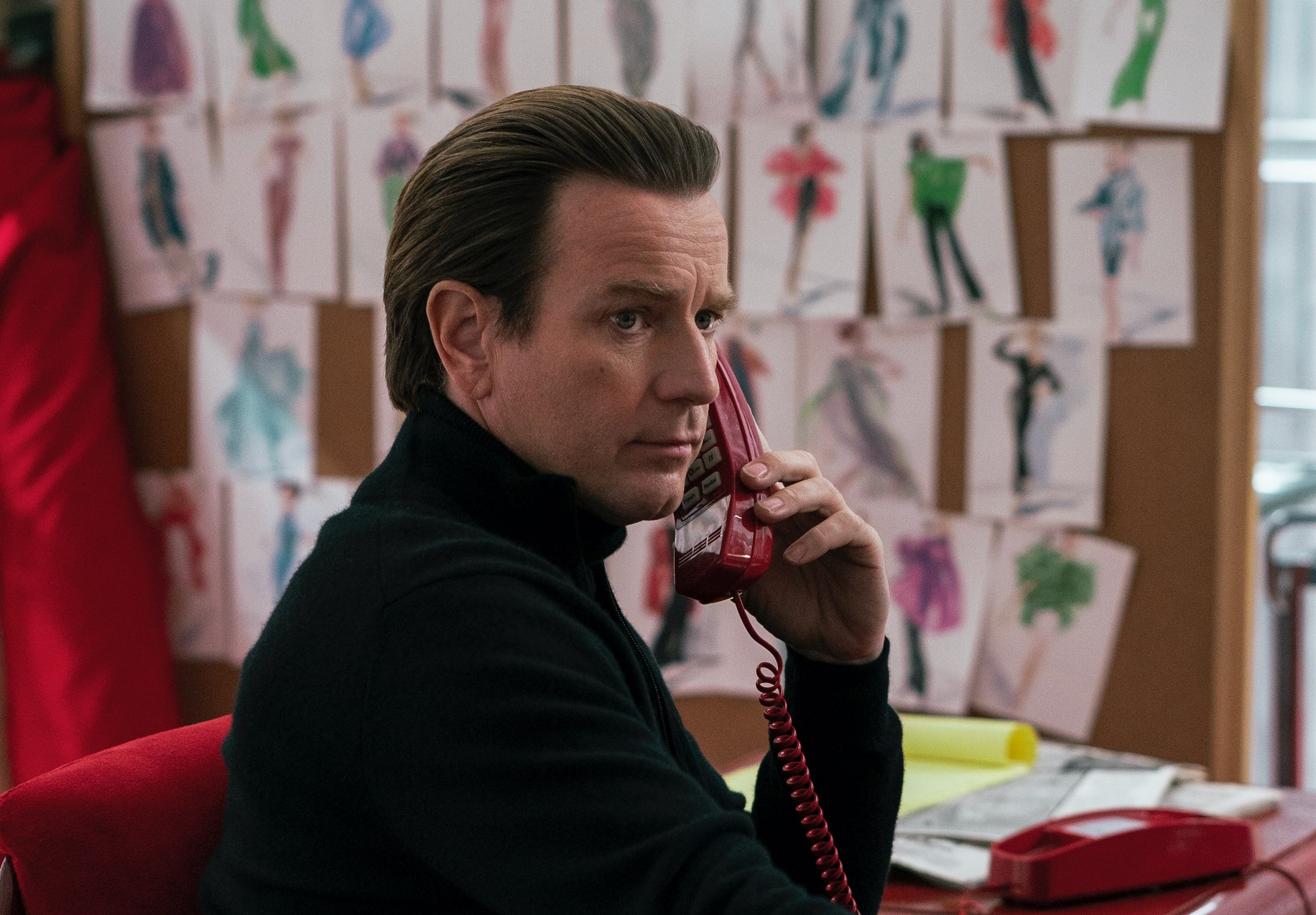 Обложка: Юэн Макгрегор в сериале «Холстон» (2021)