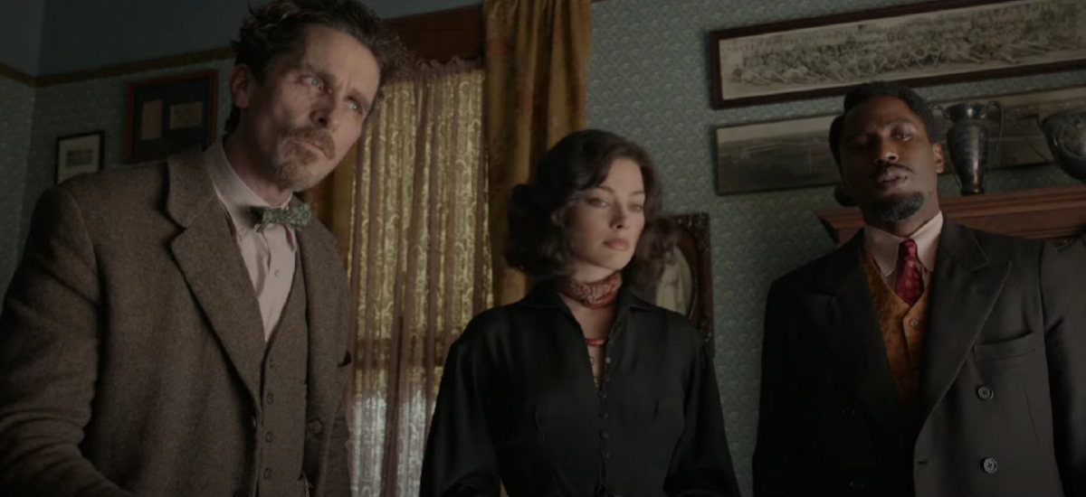 Обложка: кадр из фильма «Амстердам» (2022)