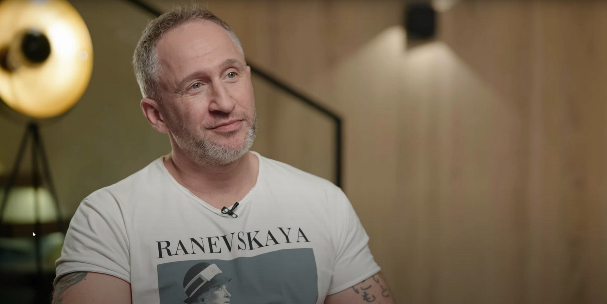 Юрий Дудь взял интервью у артиста Оскара Кучеры
