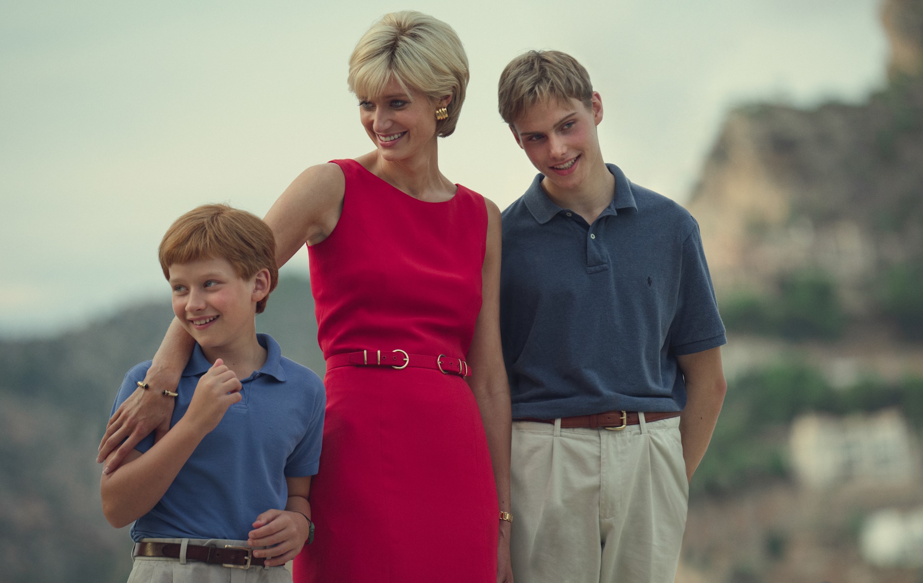 Обложка: кадр сериала «Корона» (2016—…)