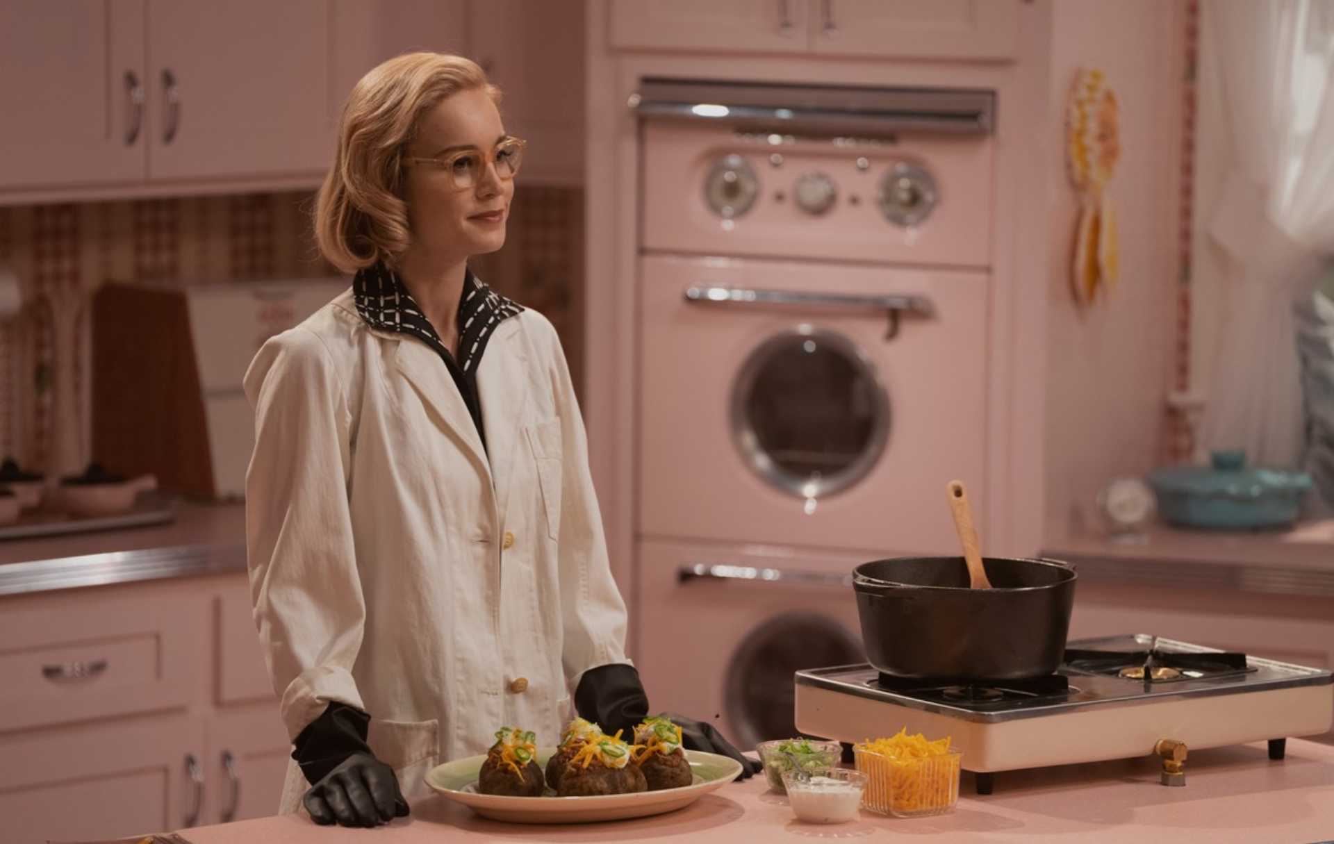 Кадр из сериала «Уроки химии»