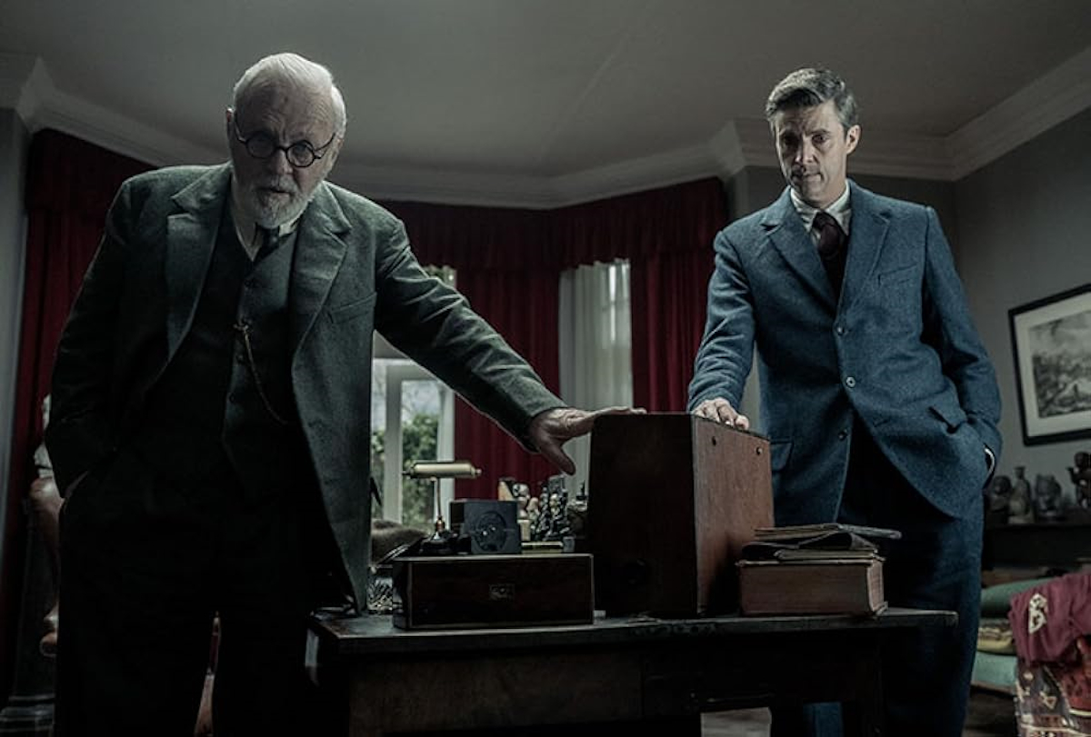 Обложка: кадр фильма «Последний сеанс Фрейда» (2023)