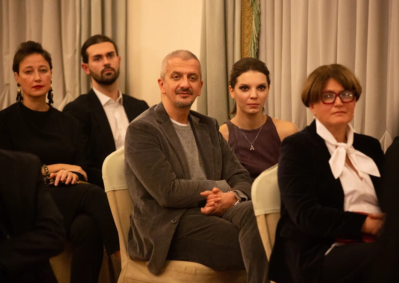 Обложка: кадр сериала «Кеша должен умереть» (2023)