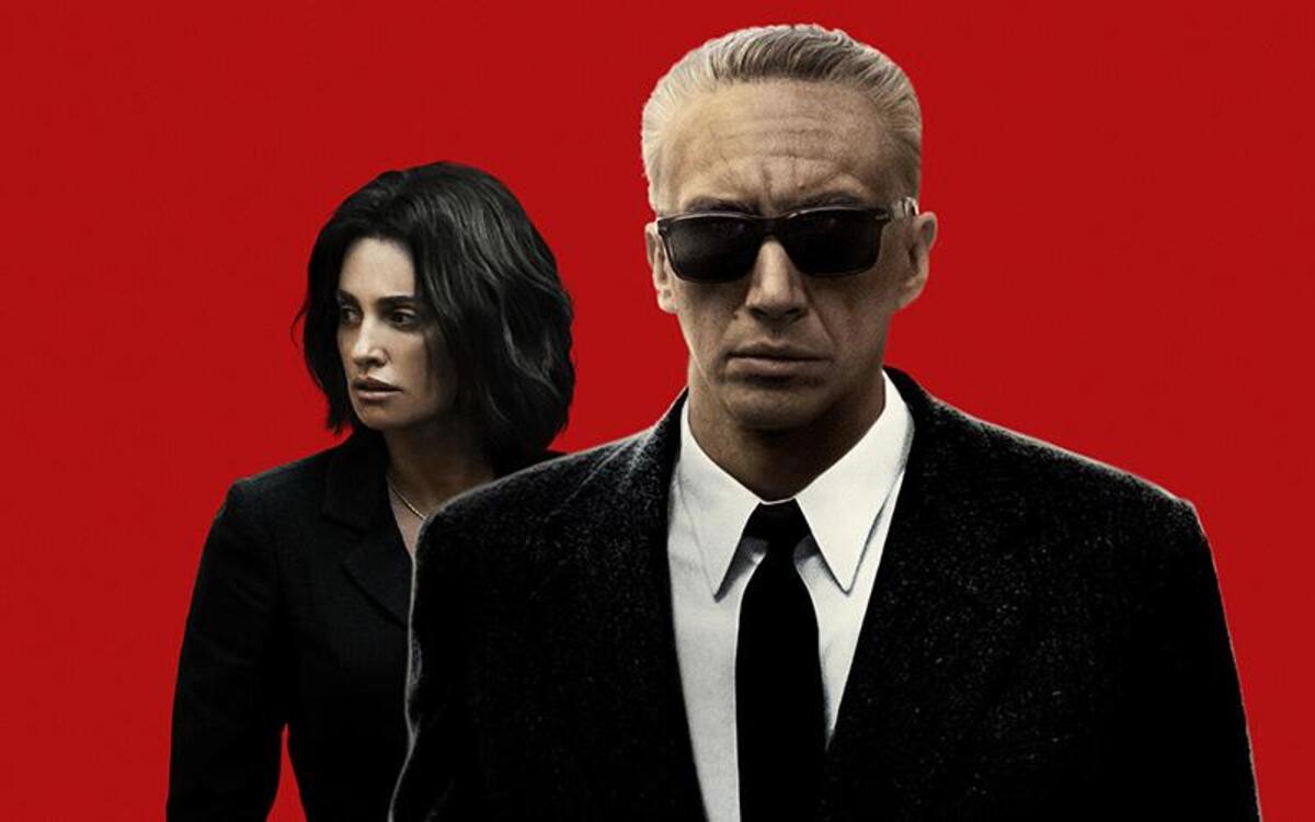 Обложка: Постер фильма «Феррари»