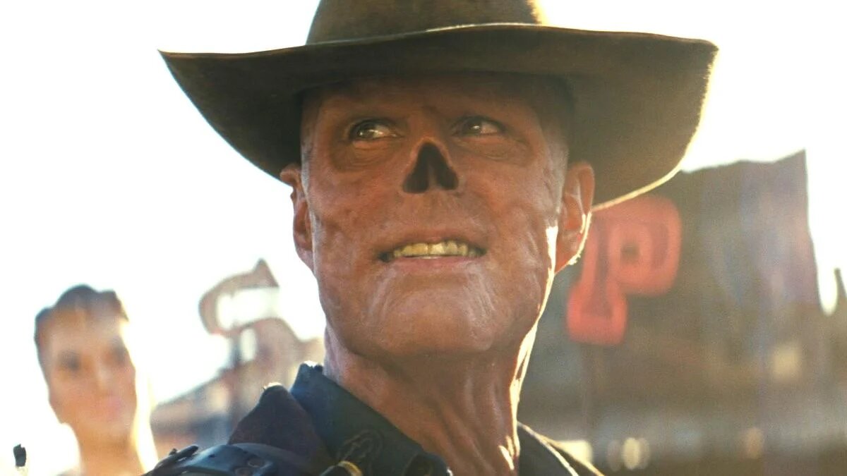 Обложка: Уолтон Гоггинс на кадре из сериала Fallout