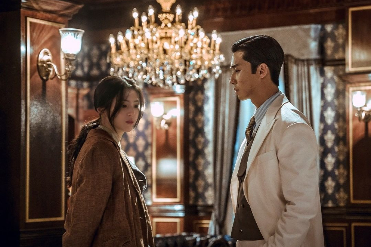 Обложка: Кадр из сериала «Кёнсонское существо»