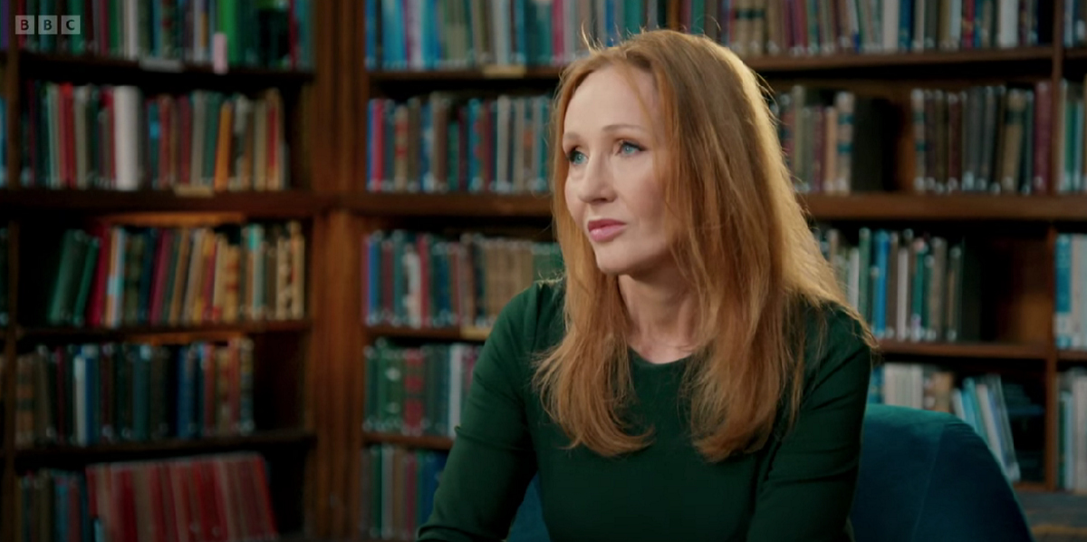 Обложка: скриншот «Канобу» // YouTube-канал The Rowling Library