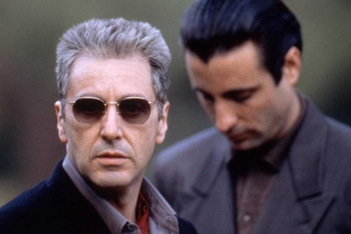 Обложка: кадр из фильма «Крёстный отец 3»