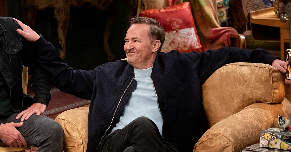 Обложка: Мэттью Перри в фильме «Друзья: Воссоединение» (2021)