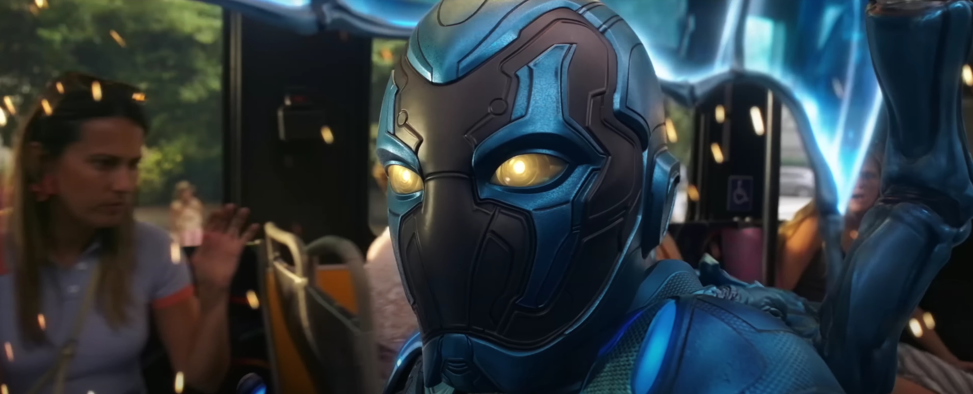 Обложка: кадр из трейлера «Синий Жук» (2023)