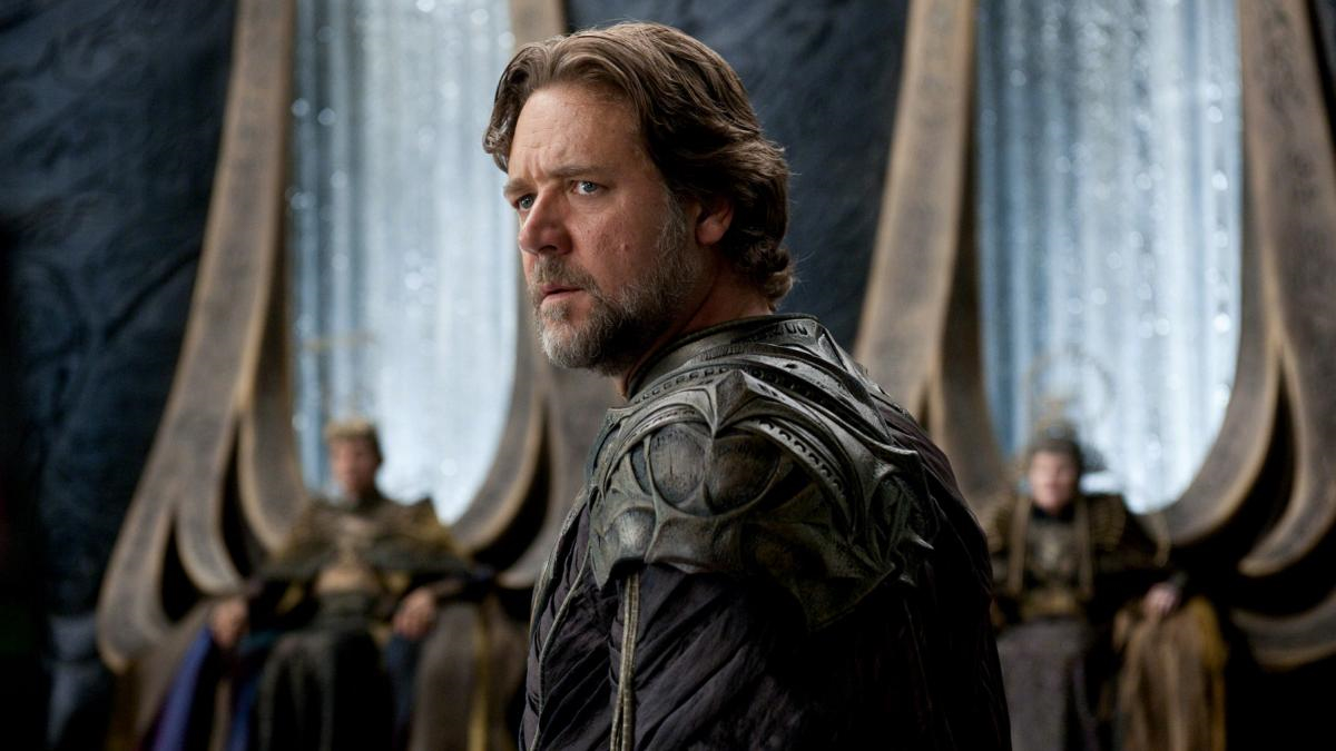 Обложка: Рассел Кроу в фильме «Человек из стали» (2023)