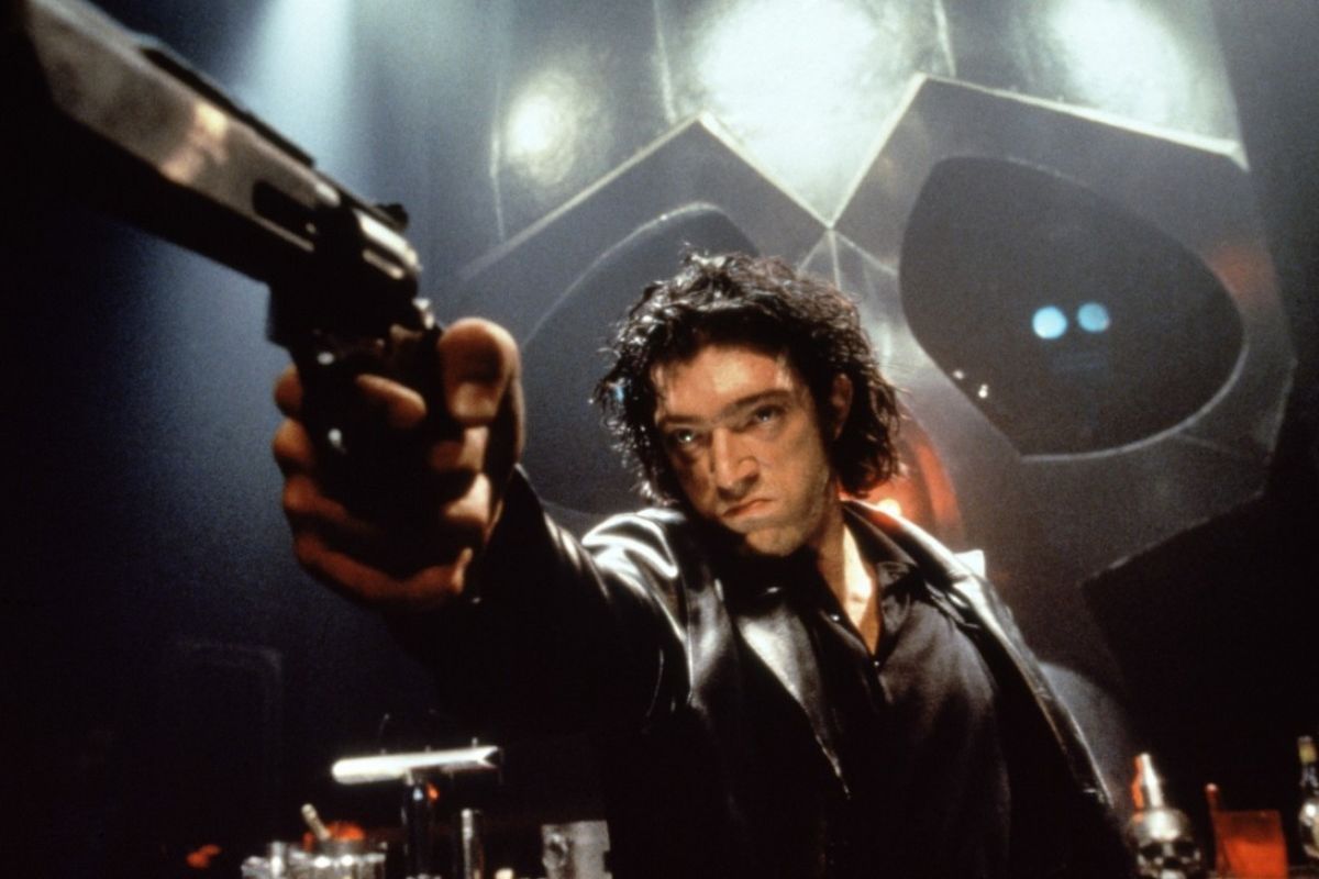 Обложка: кадр из фильма «Доберман»