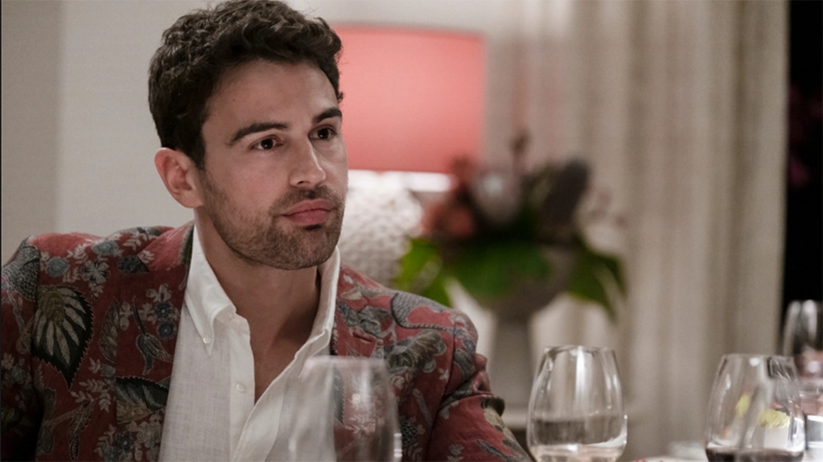 Обложка: кадр из сериала «Белый лотос» (2021—…)