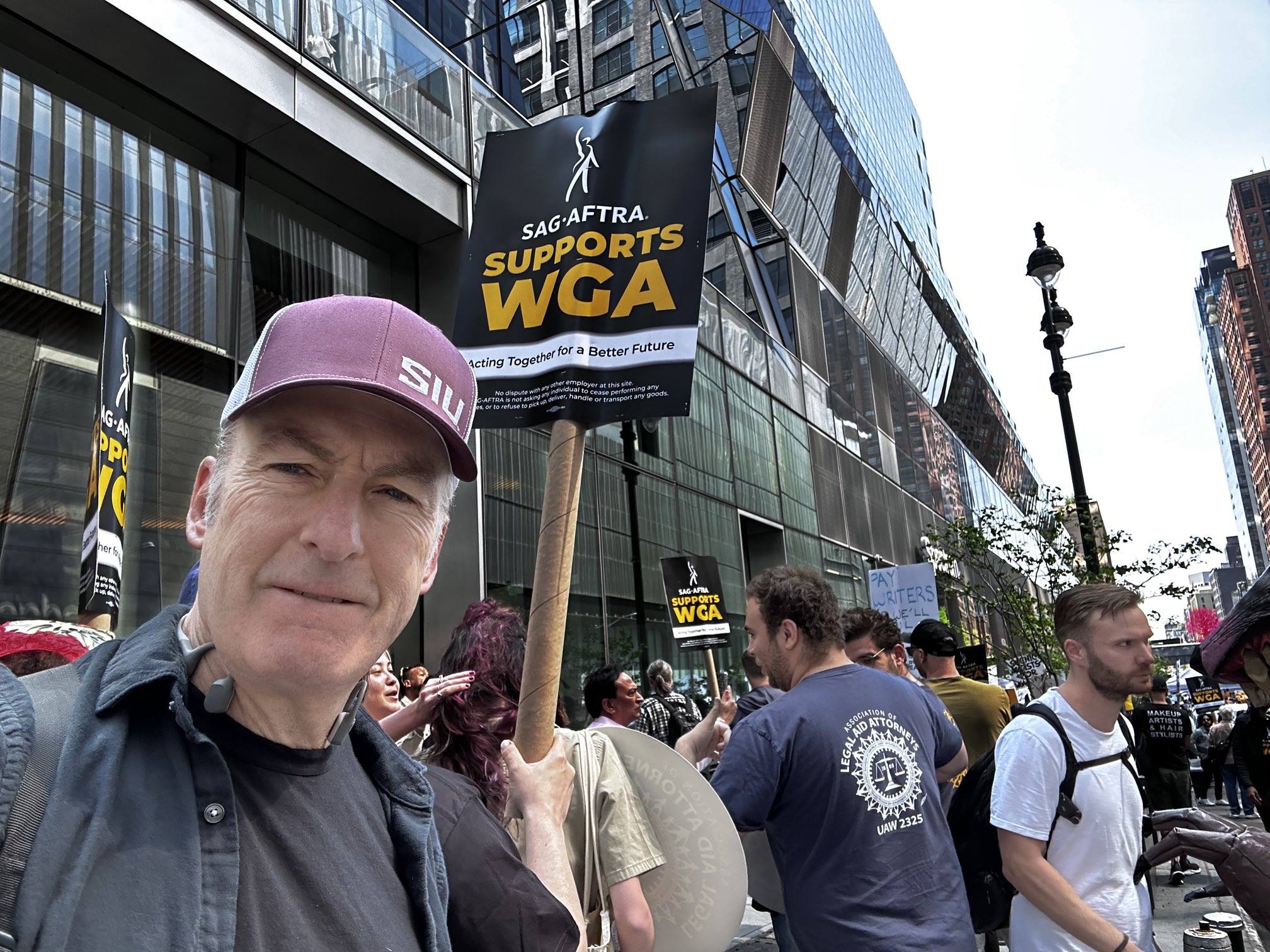 Обложка: фото из соцсетей Боба Оденкёрка