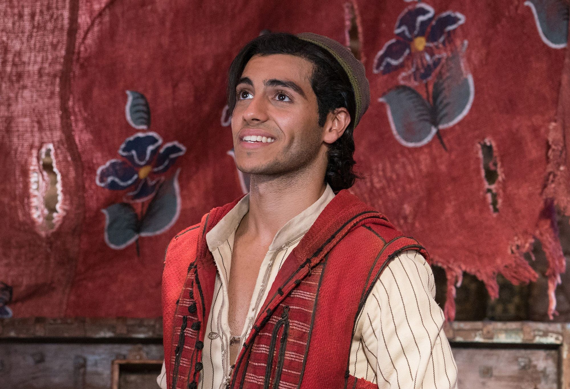 Обложка: кадр из фильма «Аладдин» (2019)