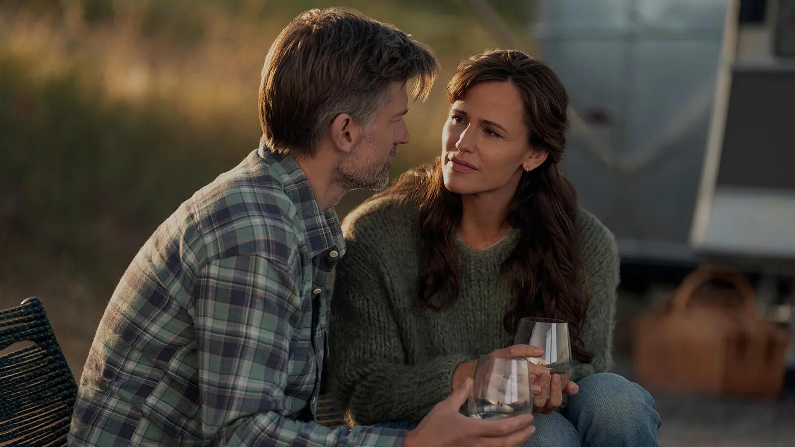 Обложка: кадр из сериала «Последнее, что он сказал мне» (2023)