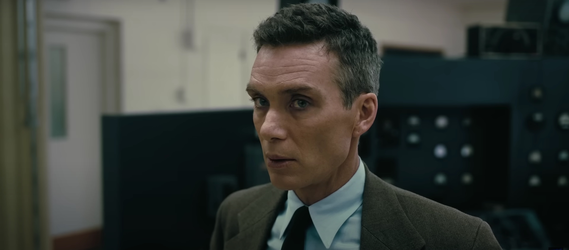 Обложка: кадр из фильма «Оппенгеймер» (2023)