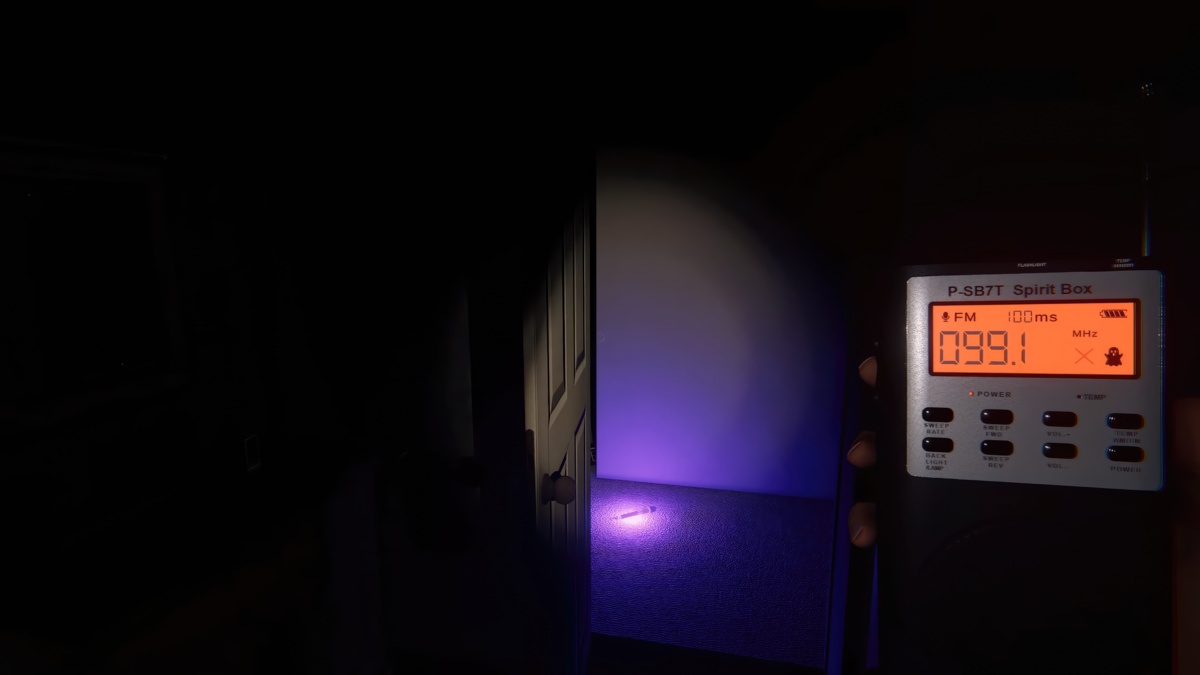 Обложка: скриншот из игры Phasmophobia