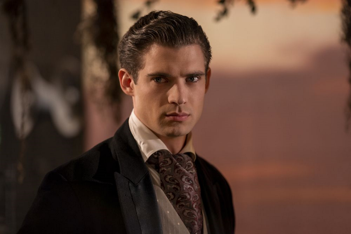 Обложка: Дэвид Коренсвет в сериале «Голливуд» (2020)