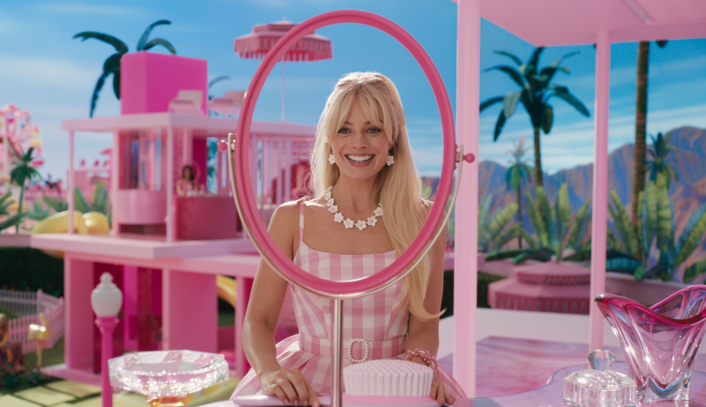 Обложка: кадр из фильма «Барби» (2023)