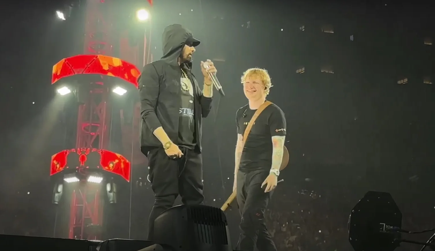 Эминем неожиданно появился на концерте Эда Ширана и исполнил Lose ...