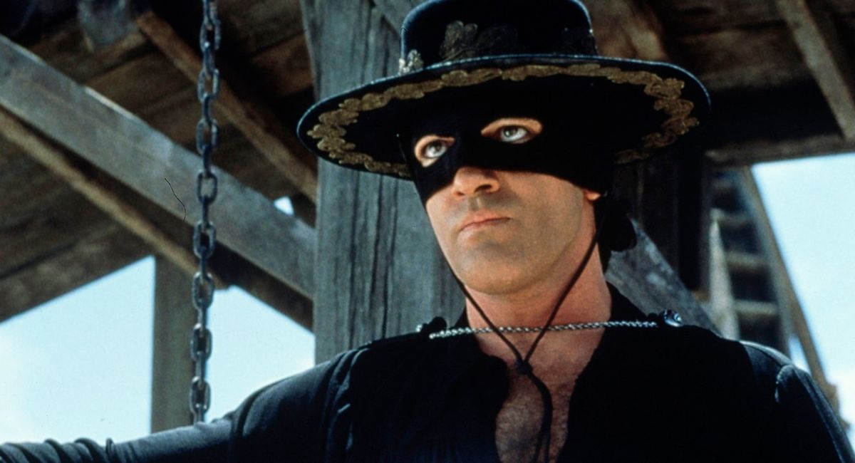 Обложка: кадр из фильма «Маска Зорро»