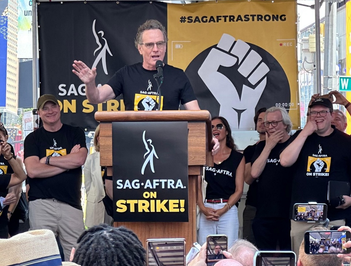 Обложка: фото из соцсетей SAG-AFTRA