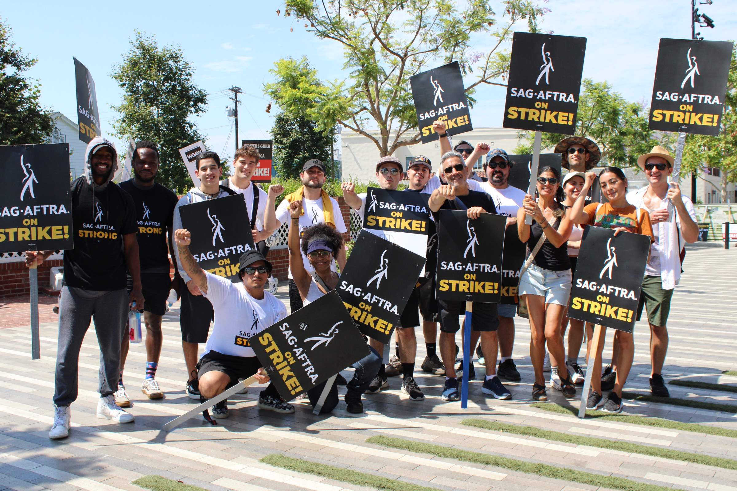 Обложка: фото из Twitter-аккаунта SAG-AFTRA
