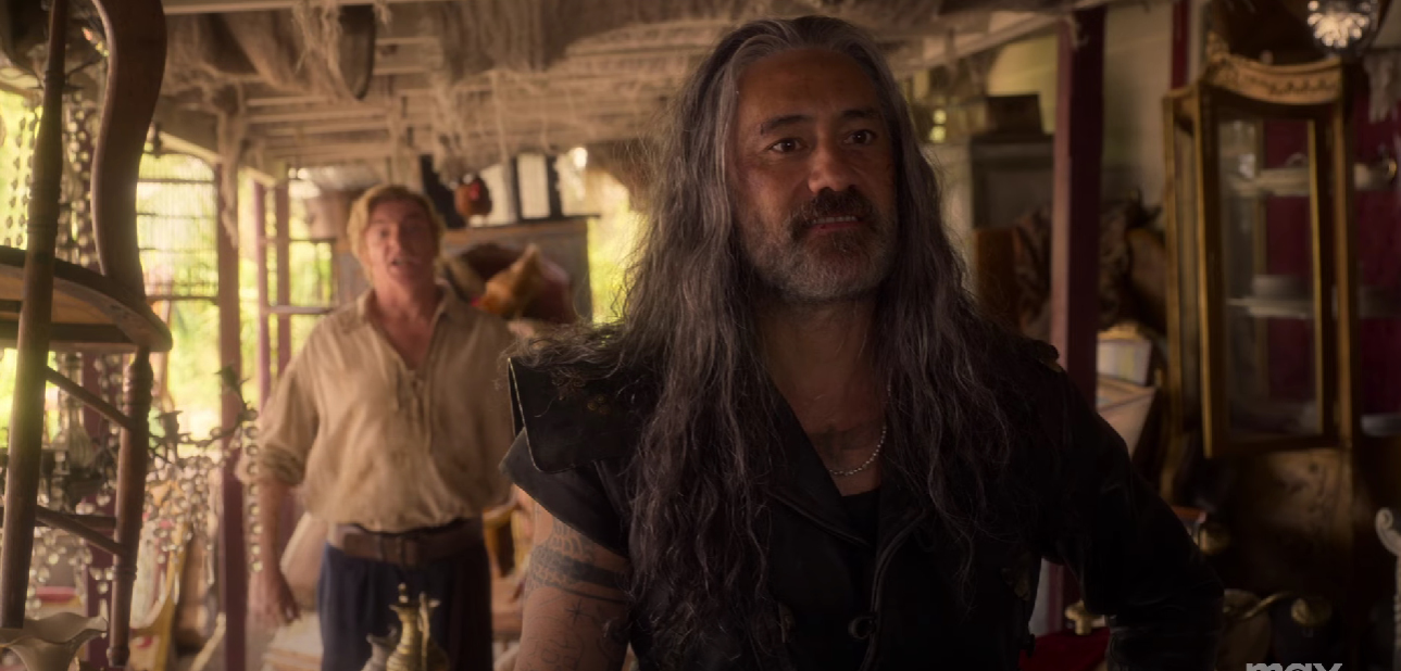 Обложка: кадр сериала «Наш флаг означает смерть» (2022—…)