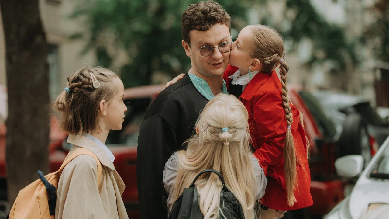 Обложка: фото со съёмок «Папины дочки. Новые» (2023—…) // пресс-релиз СТС