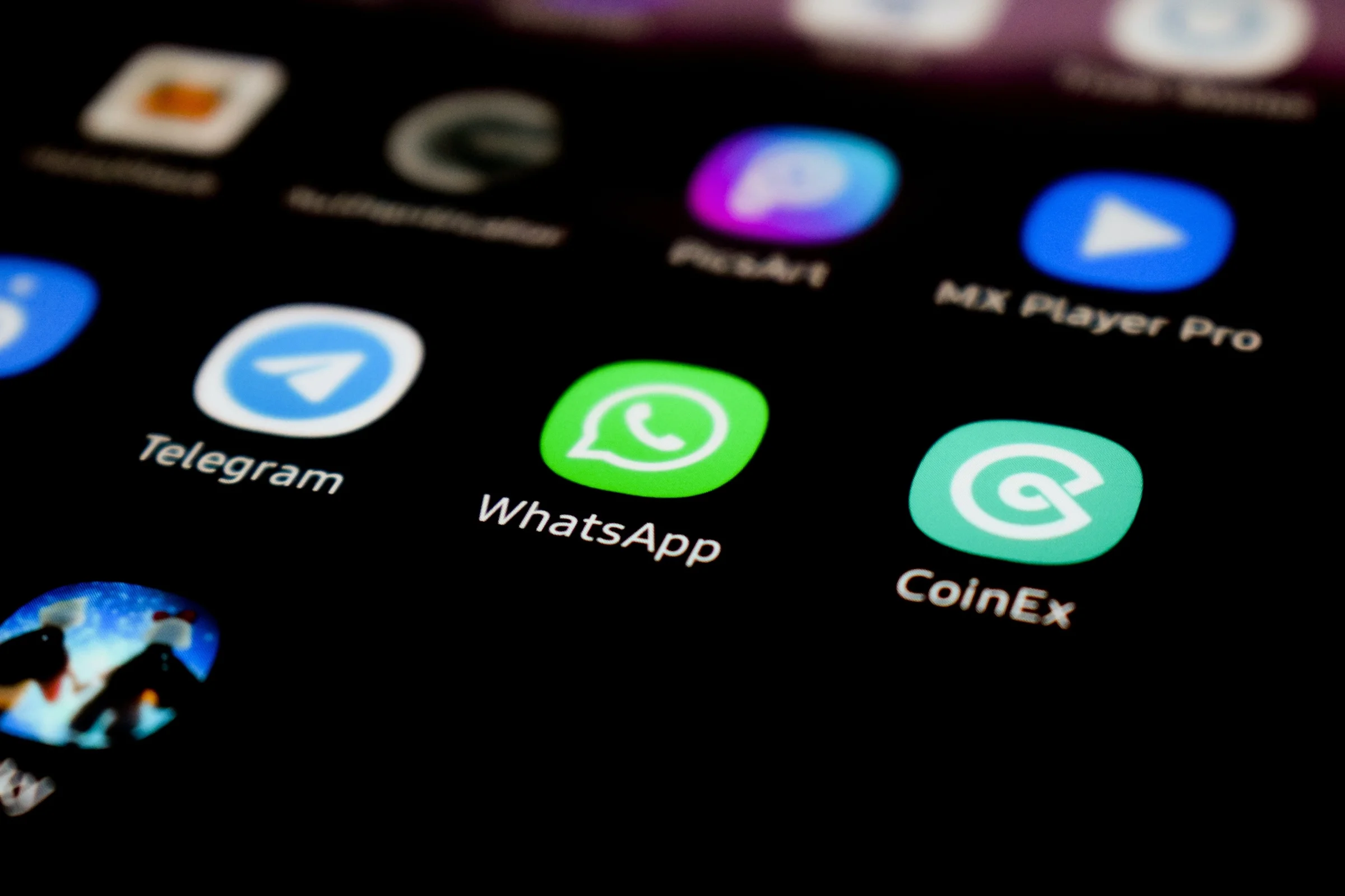 Пользователи WhatsApp из России не смогут пользоваться каналами - изображение 1