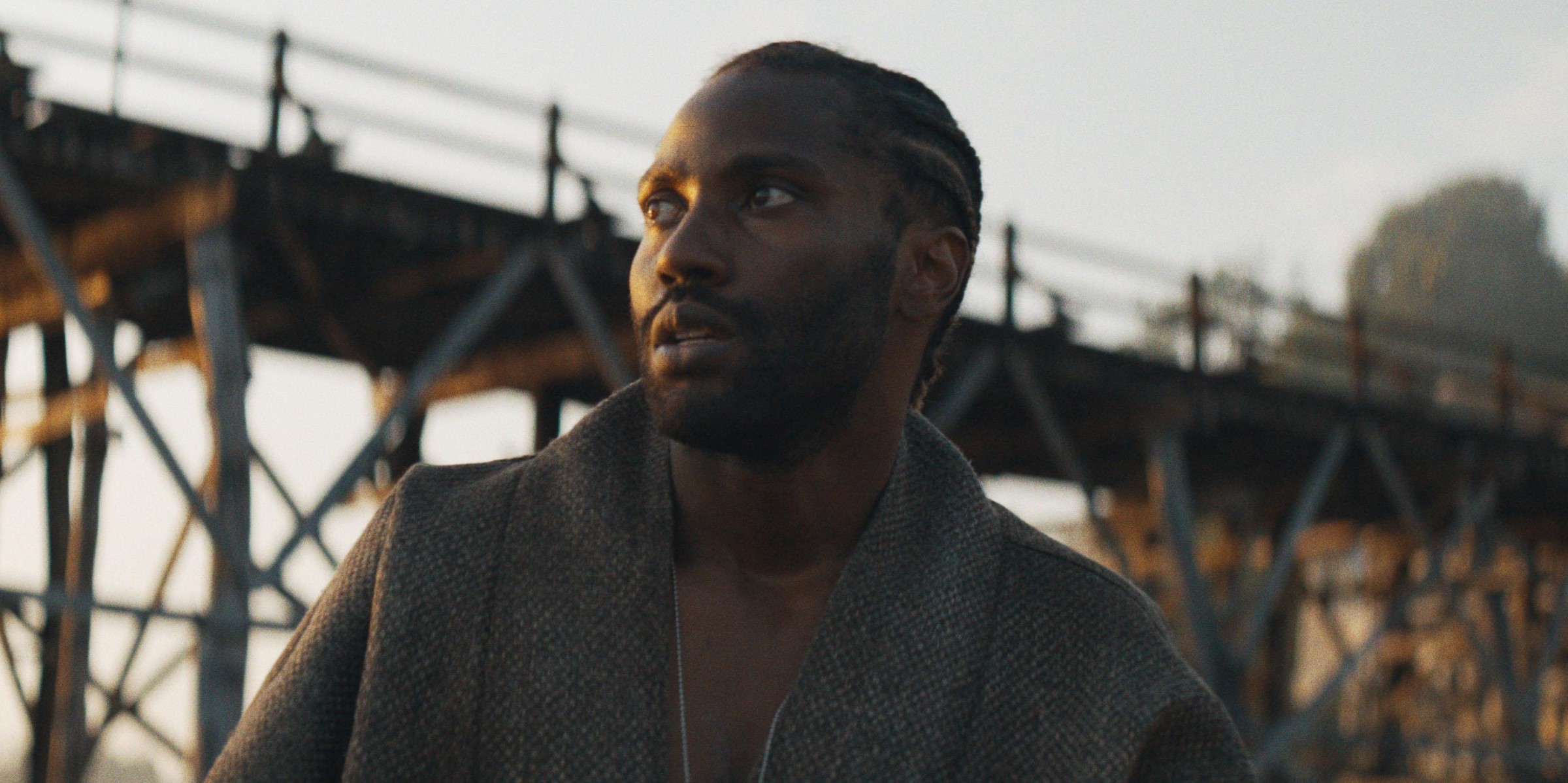 Обложка: Джон Дэвид Вашингтон в фильме «Создатель» (2023)