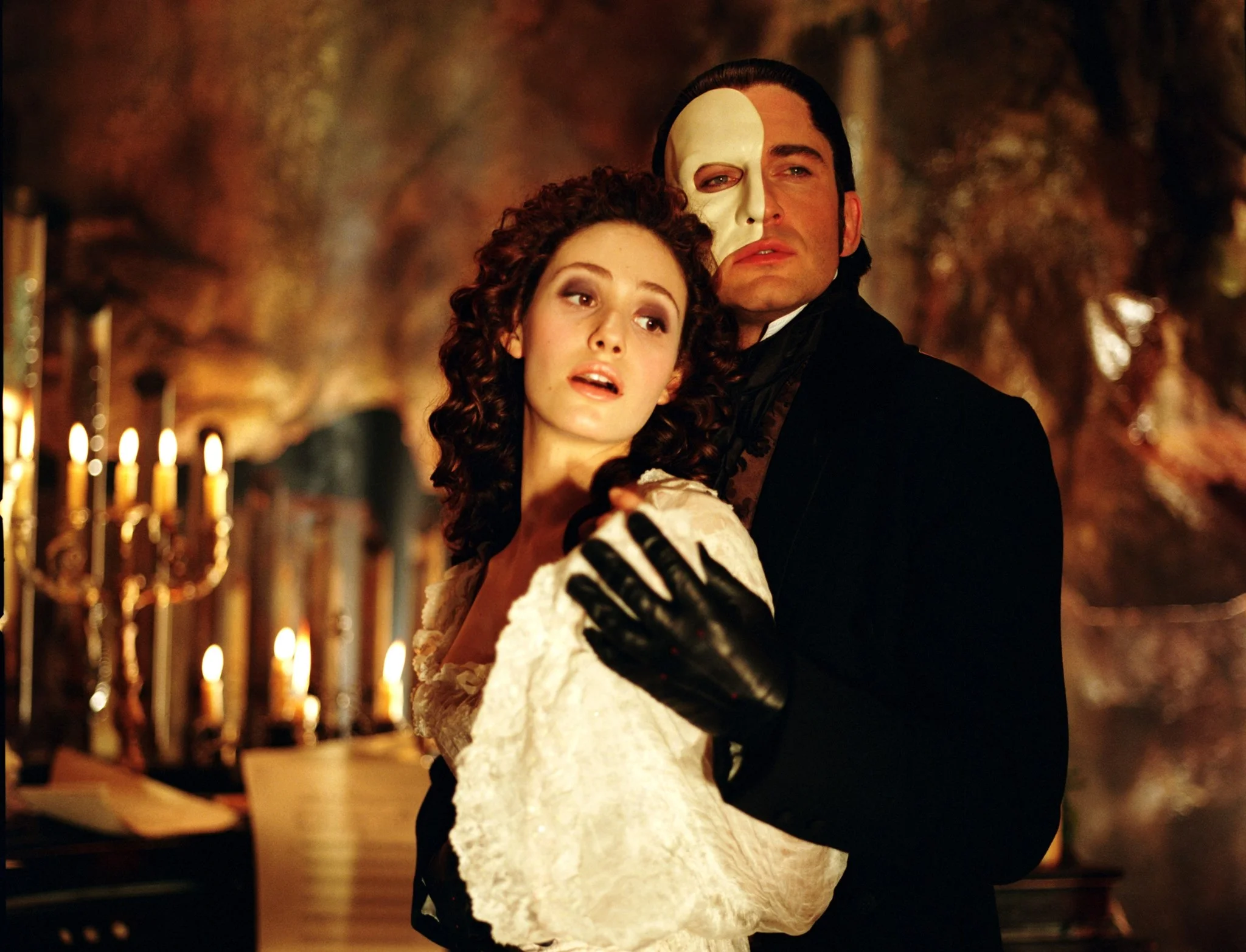 Песня опера на английском. Джерард Батлер призрак оперы. Призрак оперы мюзикл. Призрак оперы 2004.