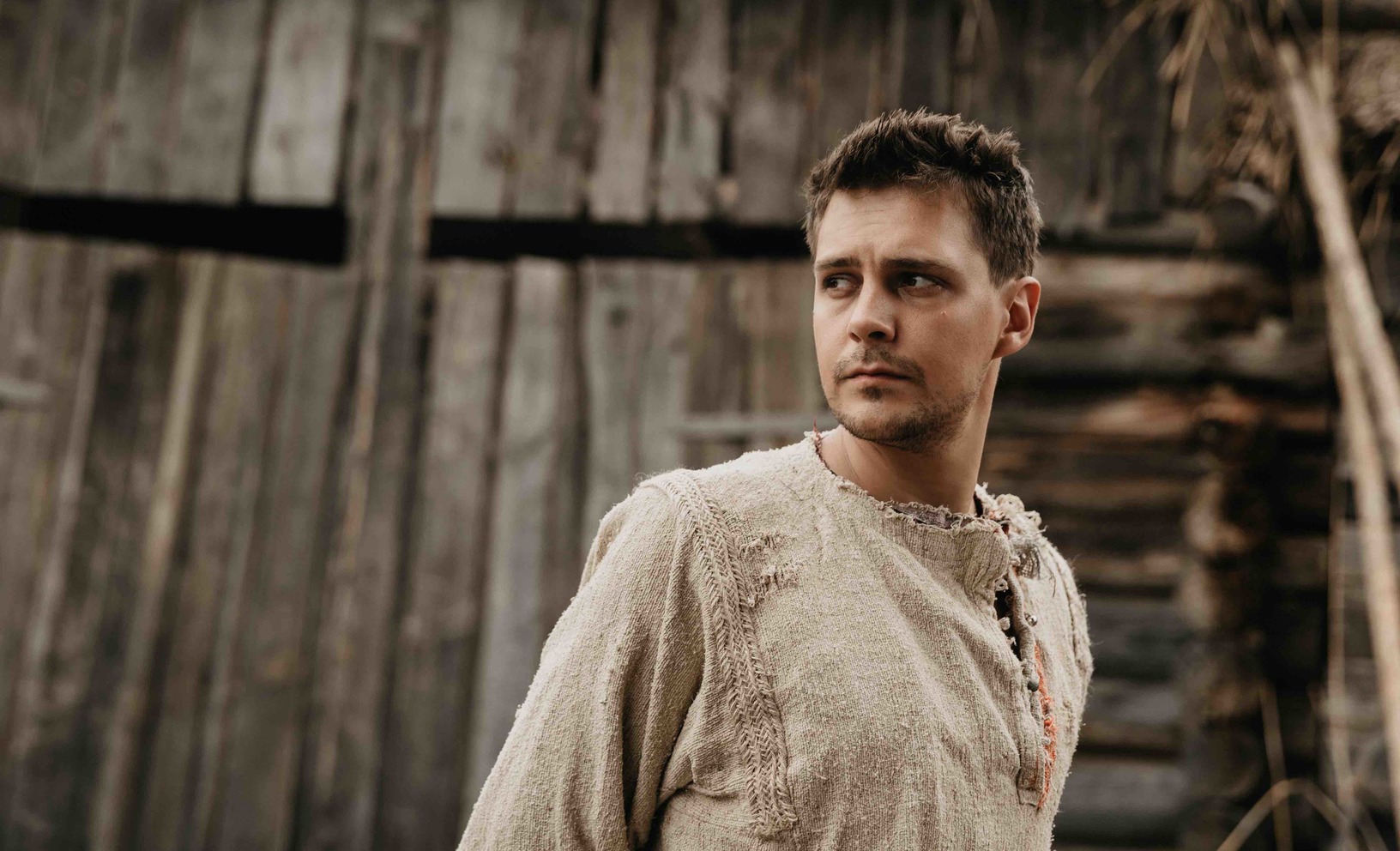 Обложка: кадр из фильма «Холоп»