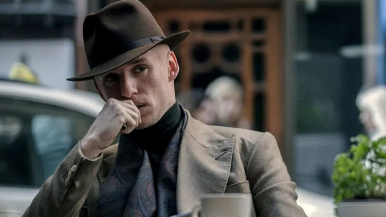 Обложка: кадр из сериала «День шакала»