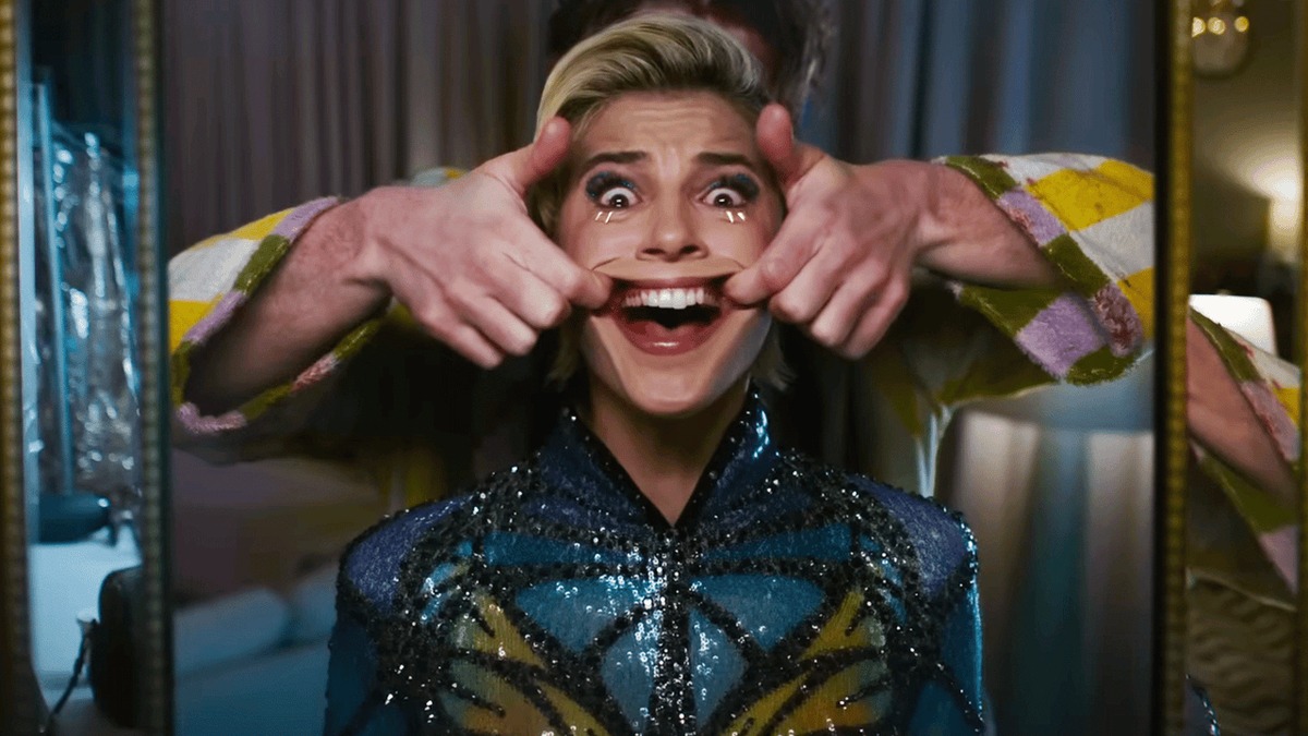 Обложка: кадр из фильма «Улыбка 2»