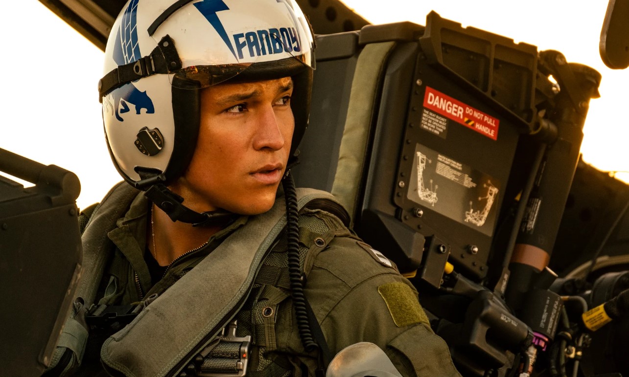 Обложка: "Топ Ган: Мэверик"