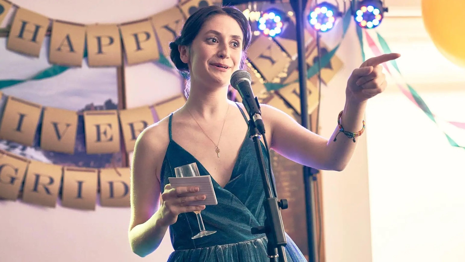 Чарли Клайв сыграет со Стивом Кареллом в новом сериале создателя «Клиники»