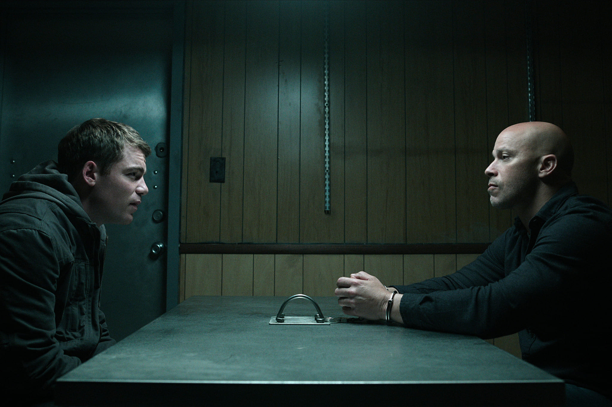 Обложка: кадр из сериала «Ночной агент»