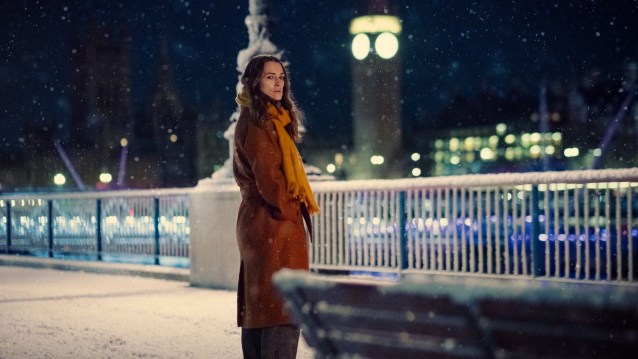 На Netflix стартовал сериал «Чёрные голуби» с Кирой Найтли и Беном Уишоу