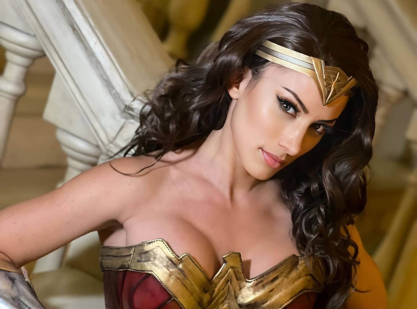 Косплеер примерила роль прекрасной Чудо-женщины из фильмов DC