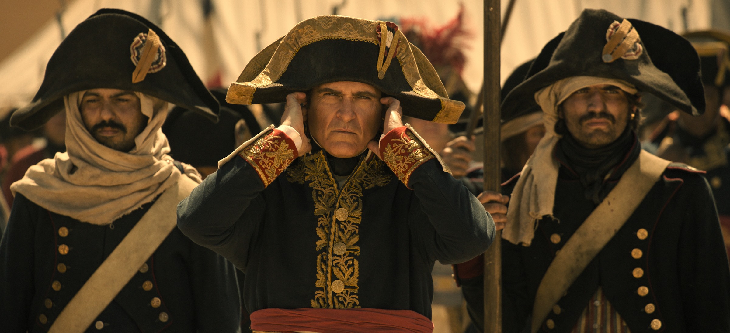 Обложка: кадр фильма «Наполеон» (2023)