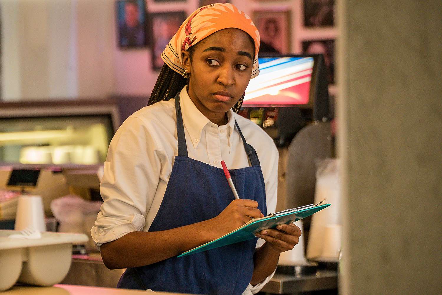 Обложка: кадр из сериала «Медведь»