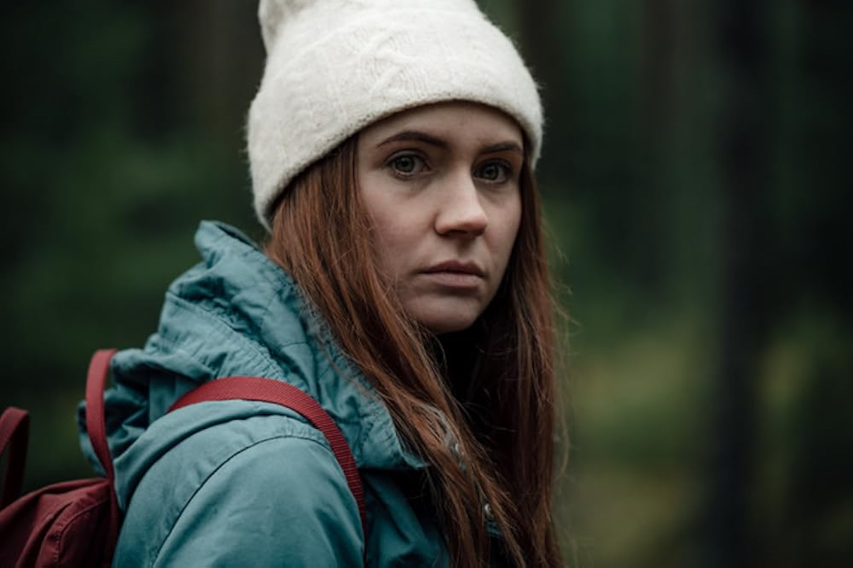 Обложка: Карен Гиллан в фильме «Клон» (2021)